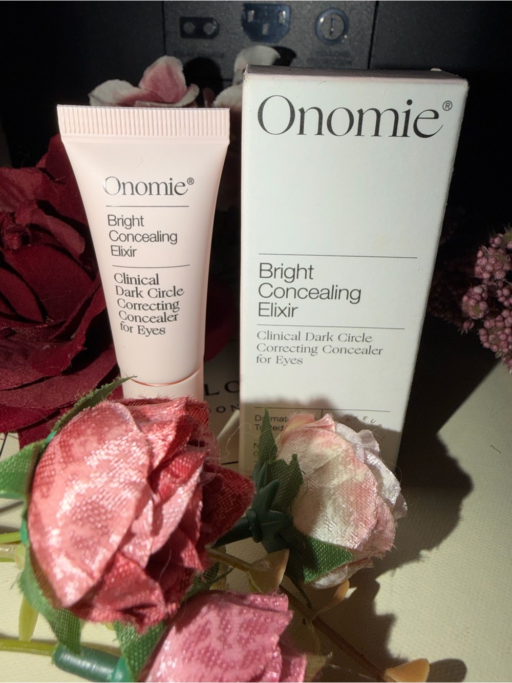 Onomie Bright Concealing Elixir - trotula light neutral